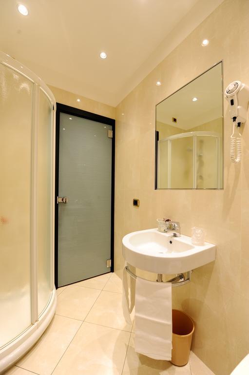 Hotel City Legnano Exterior foto