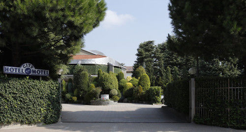 Hotel City Legnano Exterior foto